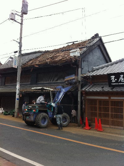 三菱館近く