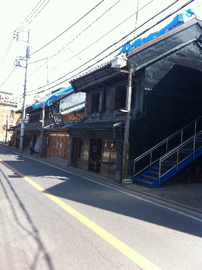 三菱館近く